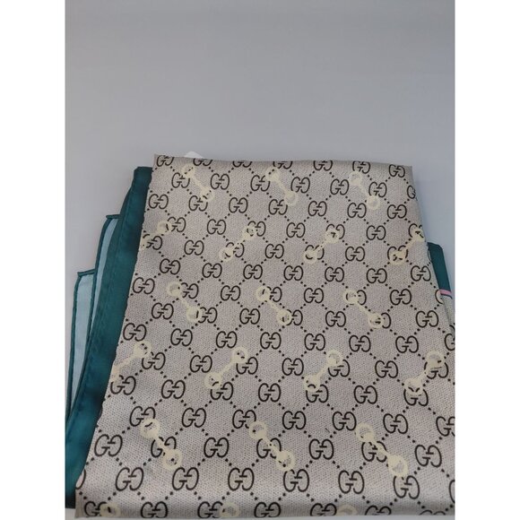 Gucci Women's 100% Silk GG Pattern Scarf With Box And bag. - Picture 10 of 11